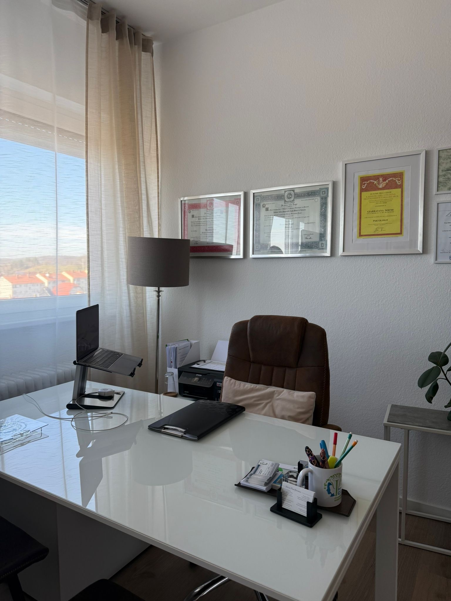 Schreibtisch und Arbeitsbereich